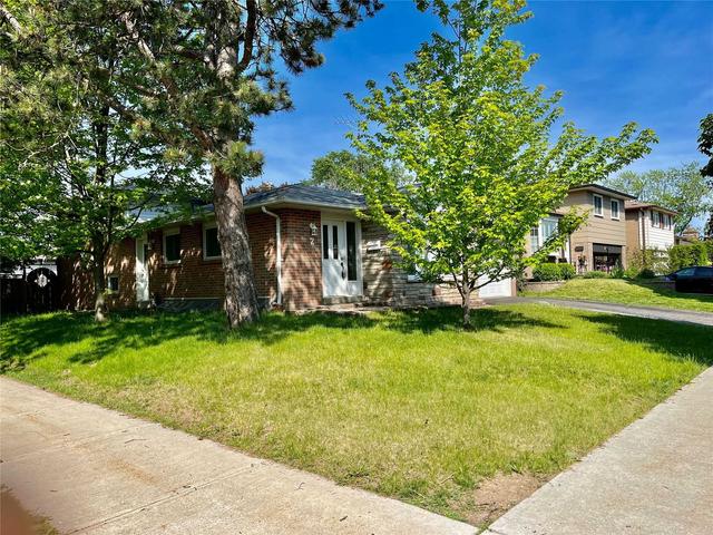 2 Chapais Cres, House detached with 4 bedrooms, 2 bathrooms and 3 parking in Toronto ON | Image 12