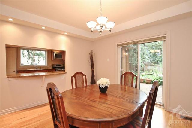 22 Gould St, House detached with 3 bedrooms, 2 bathrooms and 4 parking in Ottawa ON | Image 11