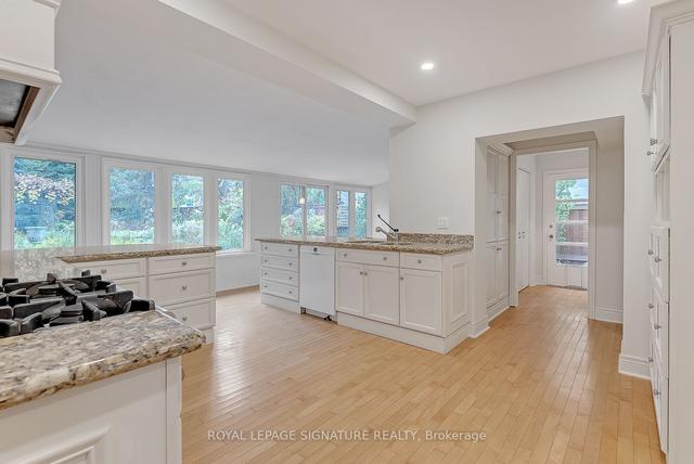 75 Lord Seaton Rd, House detached with 4 bedrooms, 3 bathrooms and 5 parking in Toronto ON | Image 4
