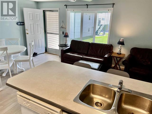 242 - 213 White Pine Crescent, Condo with 2 bedrooms, 1 bathrooms and 2 parking in Sicamous BC | Image 5