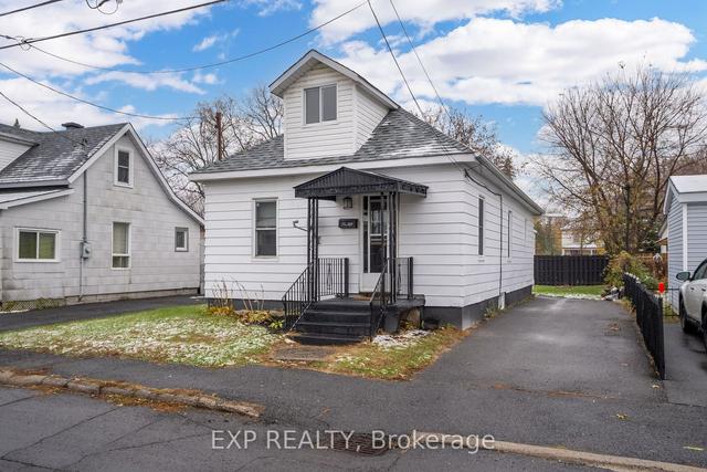 327 Victoria Ave, House detached with 2 bedrooms, 1 bathrooms and 3 parking in Cornwall ON | Image 23