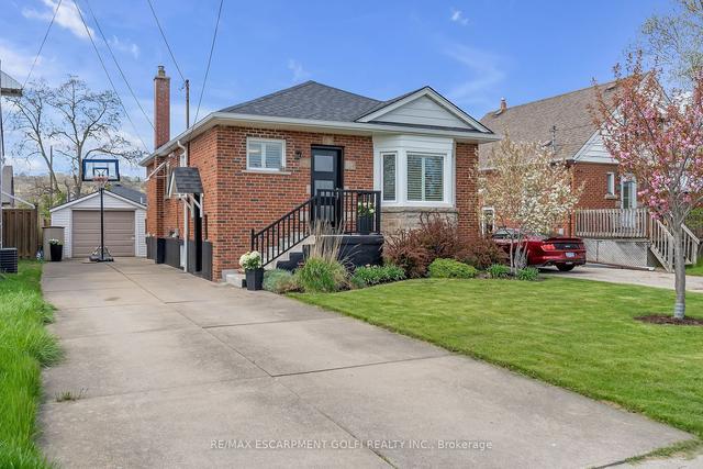 196 Erin Ave, House detached with 3 bedrooms, 2 bathrooms and 3 parking in Hamilton ON | Image 30