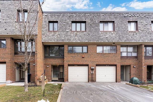 23 - 90 Castlebury Cres, Townhouse with 3 bedrooms, 4 bathrooms and 2 parking in Toronto ON | Image 1