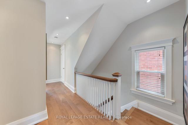49 Kenilworth Ave, House detached with 4 bedrooms, 3 bathrooms and 2 parking in Toronto ON | Image 9