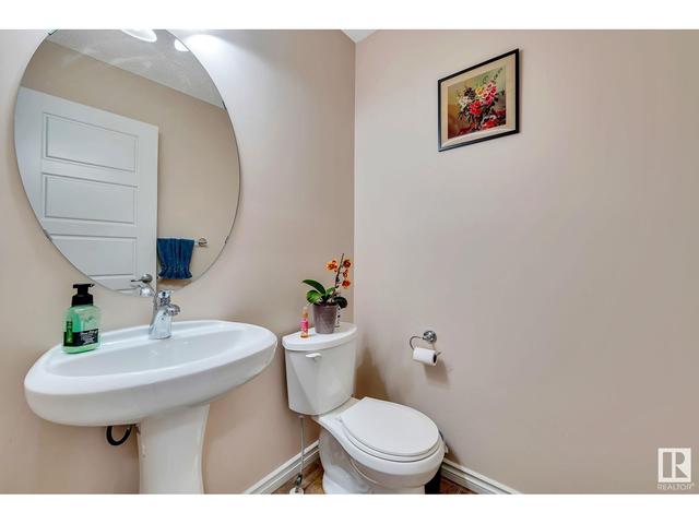 6107 18 Ave Sw, House detached with 5 bedrooms, 3 bathrooms and null parking in Edmonton AB | Image 12