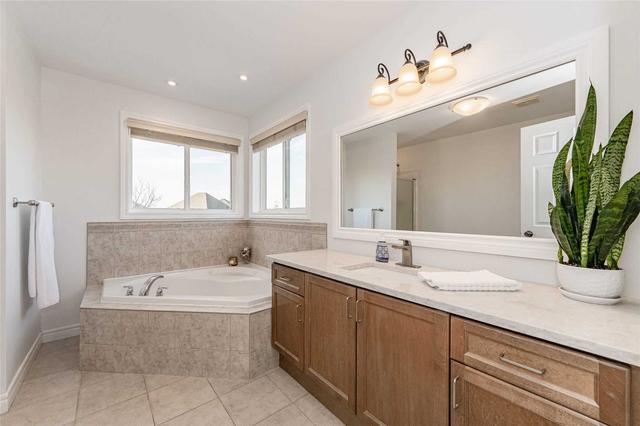 35 Atto Dr, House detached with 3 bedrooms, 4 bathrooms and 6 parking in Guelph ON | Image 13