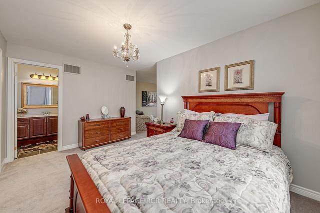 683 Skye Ct, Condo with 2 bedrooms, 3 bathrooms and 2 parking in Newmarket ON | Image 11