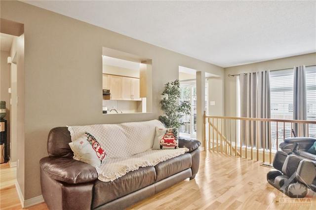 312 Quetico Private, Townhouse with 3 bedrooms, 3 bathrooms and 2 parking in Ottawa ON | Image 9