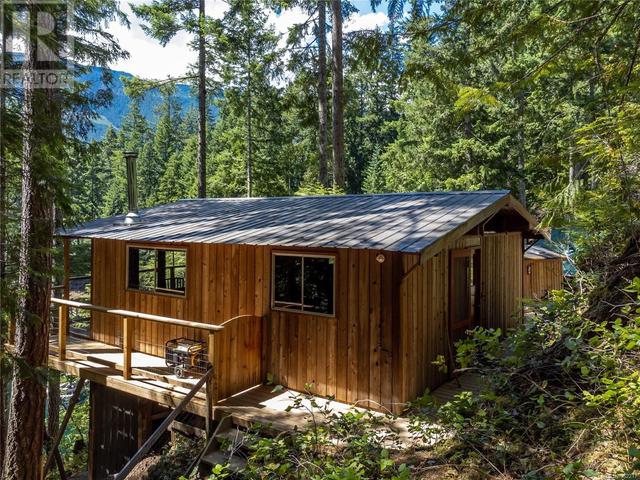 42 Baikie Dr, House detached with 2 bedrooms, 1 bathrooms and 2 parking in Strathcona D (Oyster Bay   Buttle Lake) BC | Image 25
