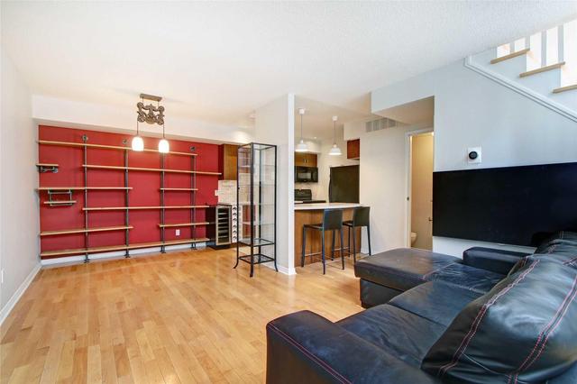 TH1010 - 54 East Liberty St, Townhouse with 1 bedrooms, 2 bathrooms and 1 parking in Toronto ON | Image 2
