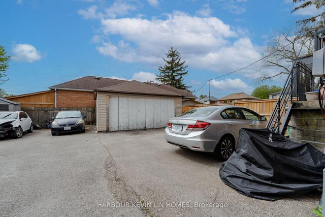 18A Avon Dr, House detached with 6 bedrooms, 3 bathrooms and 5 parking in Toronto ON | Image 16