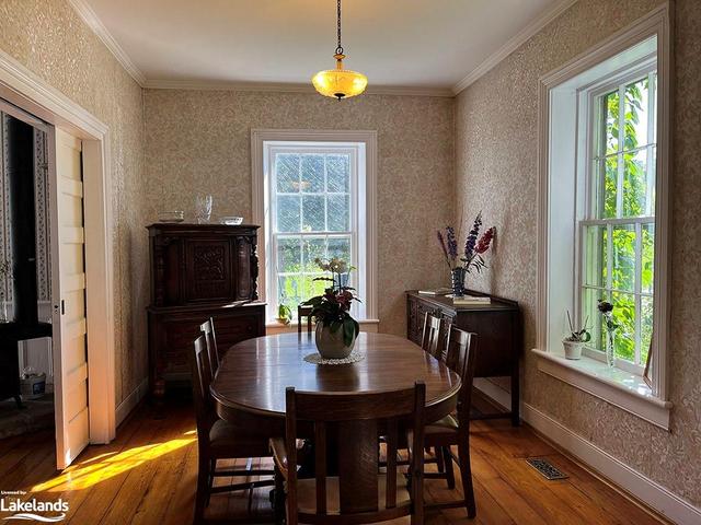 Bright dining room | Image 15