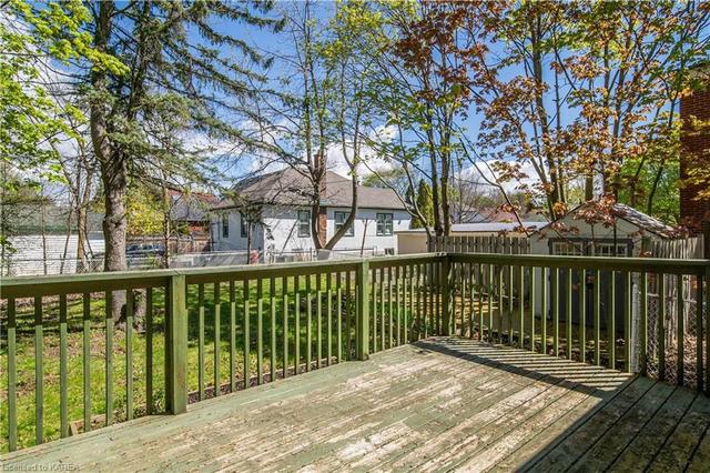 129 Carruthers Ave, House detached with 2 bedrooms, 1 bathrooms and 3 parking in Kingston ON | Image 27