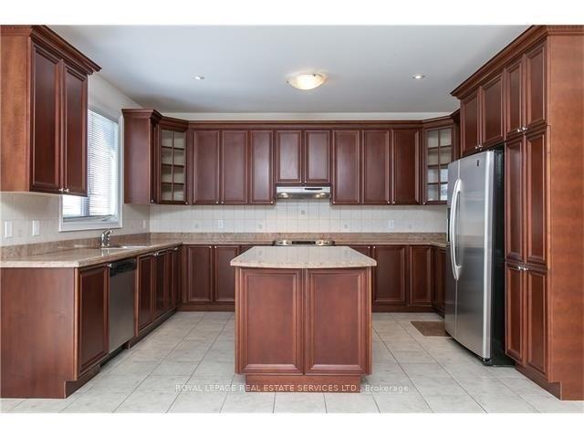 2332 Awenda Dr, House detached with 5 bedrooms, 4 bathrooms and 4 parking in Oakville ON | Image 9