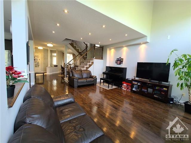 190 Keyrock Drive, House detached with 4 bedrooms, 3 bathrooms and 4 parking in Ottawa ON | Image 3