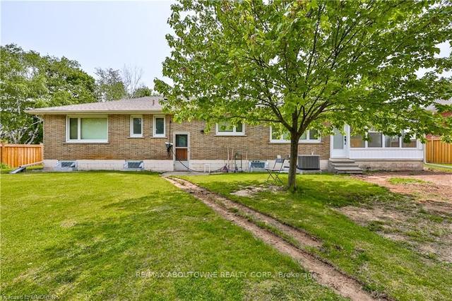 425 Plains Rd W, House detached with 3 bedrooms, 2 bathrooms and 11 parking in Burlington ON | Image 32