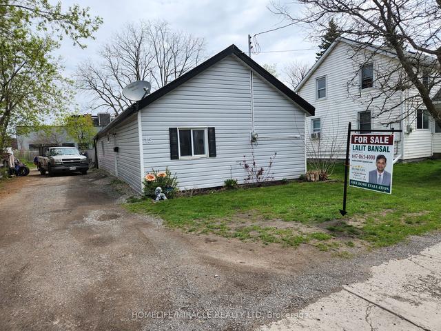 15 Brown St, House detached with 2 bedrooms, 1 bathrooms and 4 parking in Belleville ON | Image 1