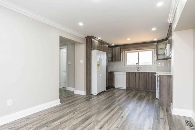 5 Darras Ct, Townhouse with 4 bedrooms, 2 bathrooms and 2 parking in Brampton ON | Image 5
