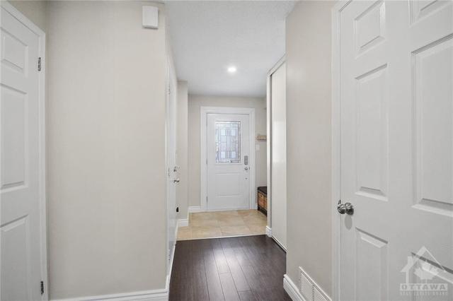 21 Woodpark Way, Townhouse with 3 bedrooms, 2 bathrooms and 3 parking in Ottawa ON | Image 2