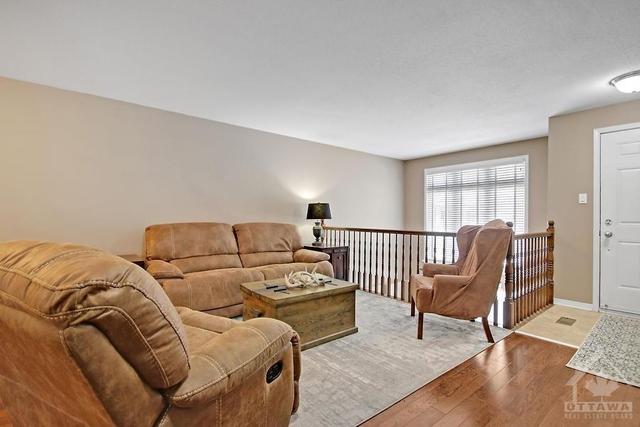 558 Reardon Private, House attached with 2 bedrooms, 2 bathrooms and 1 parking in Ottawa ON | Image 5