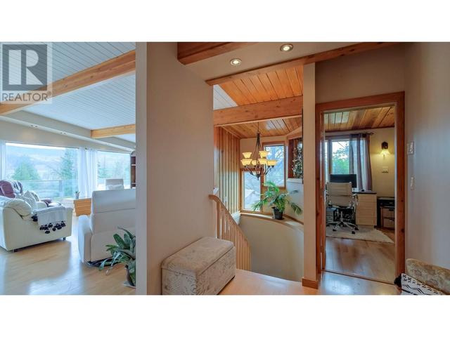 404 West Bench Dr, House detached with 4 bedrooms, 3 bathrooms and 7 parking in Okanagan Similkameen F BC | Image 27