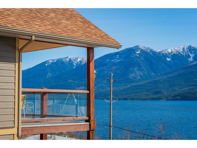 3558 Sprague St, House detached with 3 bedrooms, 4 bathrooms and null parking in Central Kootenay D BC | Image 52