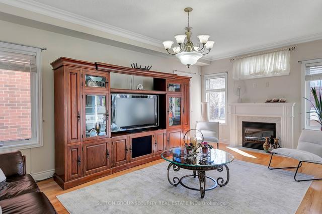 105 Highmark Dr, House detached with 4 bedrooms, 4 bathrooms and 6 parking in Vaughan ON | Image 2