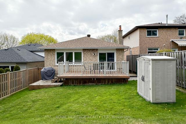 655 Dunn Cres, House attached with 3 bedrooms, 2 bathrooms and 6 parking in Pickering ON | Image 18