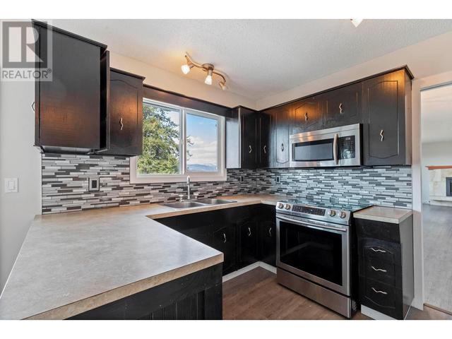 1750 Stayman Rd, House detached with 5 bedrooms, 2 bathrooms and 6 parking in Kelowna BC | Image 2