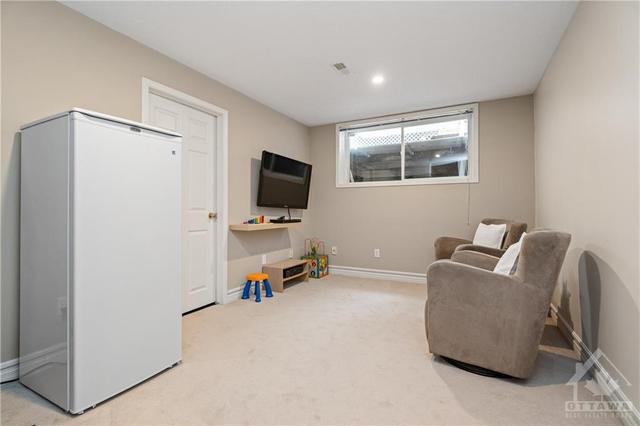 1778 Jersey Street, Townhouse with 3 bedrooms, 2 bathrooms and 3 parking in Ottawa ON | Image 23