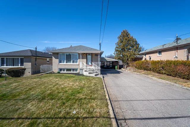 112 Wyndale Dr, House detached with 3 bedrooms, 2 bathrooms and 5 parking in Toronto ON | Image 12