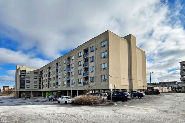315 - 160 Wellington St E, Condo with 2 bedrooms, 2 bathrooms and 1 parking in Aurora ON | Image 1