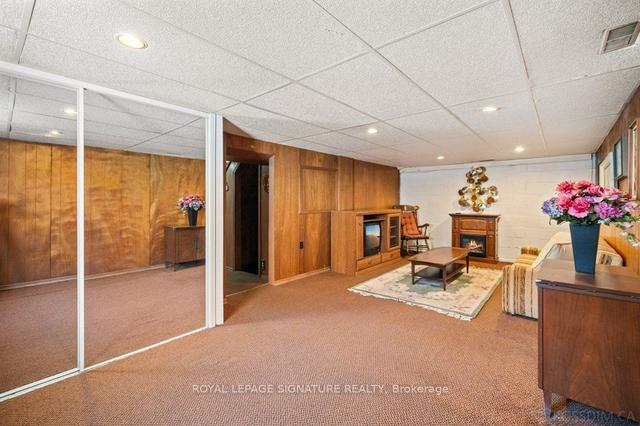 76 Ellington Dr, House detached with 3 bedrooms, 2 bathrooms and 5 parking in Toronto ON | Image 7