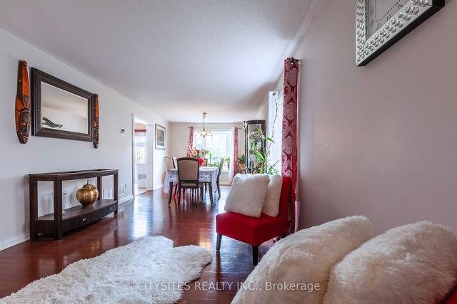 45 Ravenscliffe Ct, House detached with 3 bedrooms, 4 bathrooms and 4 parking in Brampton ON | Image 3