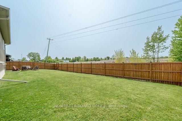 17 Ashwood Cres, House detached with 2 bedrooms, 3 bathrooms and 5 parking in Quinte West ON | Image 31