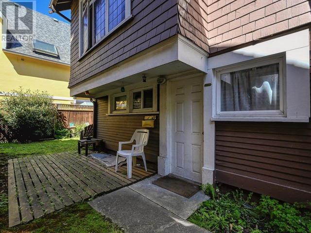 2333 Collingwood St, House detached with 4 bedrooms, 3 bathrooms and null parking in Vancouver BC | Image 17