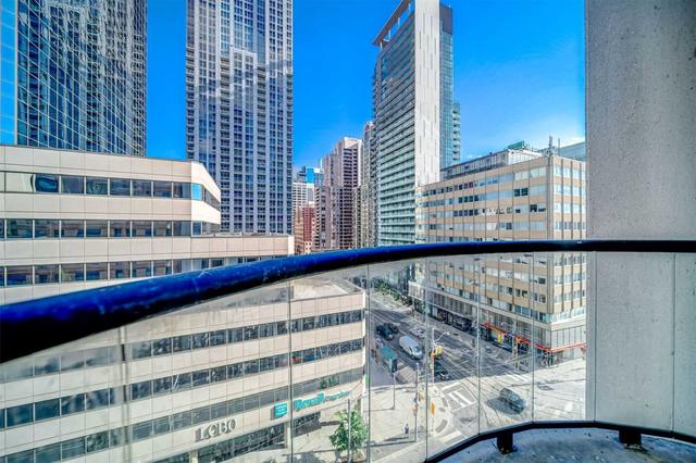1002 - 801 Bay St, Condo with 1 bedrooms, 2 bathrooms and 1 parking in Toronto ON | Image 14