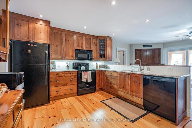 94 Wilkinson Dr, House detached with 4 bedrooms, 3 bathrooms and 7 parking in Kawartha Lakes ON | Image 3