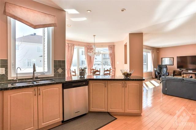 2137 Valenceville Crescent, House detached with 4 bedrooms, 4 bathrooms and 4 parking in Ottawa ON | Image 15