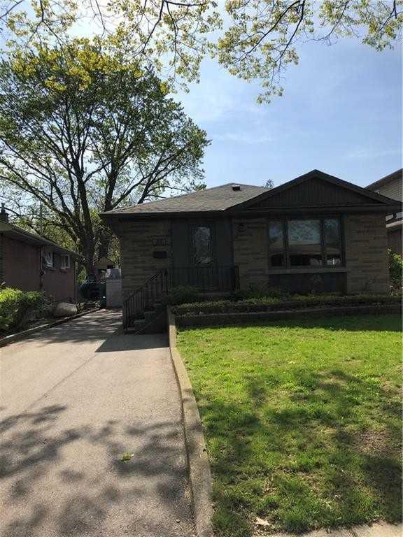 38 Desjardins Ct, House detached with 3 bedrooms, 2 bathrooms and 3 parking in Hamilton ON | Image 1