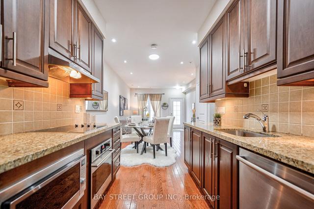 12 - 70 Hargrave Lane, Townhouse with 3 bedrooms, 3 bathrooms and 2 parking in Toronto ON | Image 6