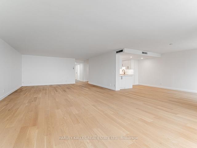 2101 - 1166 Bay St, Condo with 2 bedrooms, 2 bathrooms and 1 parking in Toronto ON | Image 8