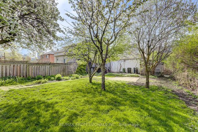 1 Winslow St, House detached with 3 bedrooms, 3 bathrooms and 3 parking in Toronto ON | Image 15