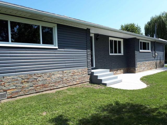 595 Elinor St, House detached with 3 bedrooms, 2 bathrooms and 4 parking in Windsor ON | Image 2