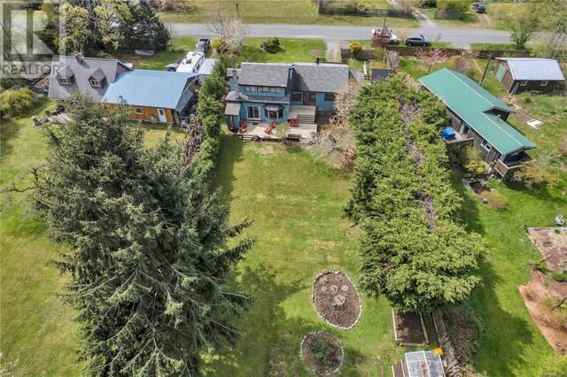 aerial view of back yard | Image 67