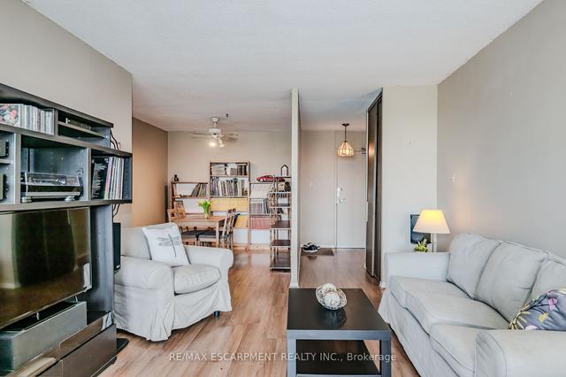 1610 - 975 Warwick Ct, Condo with 1 bedrooms, 1 bathrooms and 1 parking in Burlington ON | Image 2