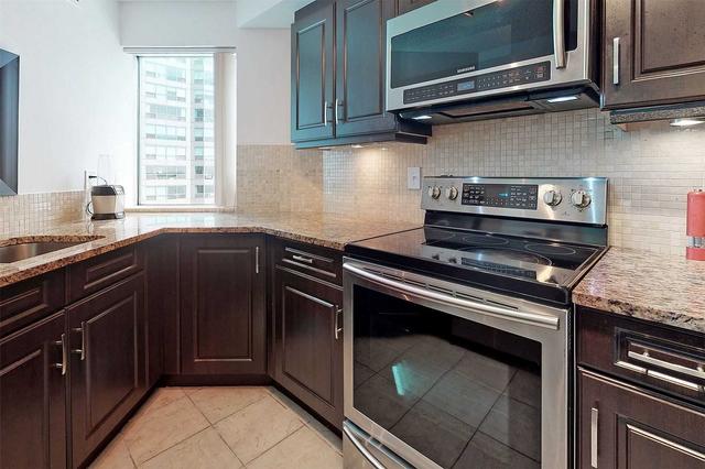 1201 - 10 Queens Quay W, Condo with 2 bedrooms, 2 bathrooms and 1 parking in Toronto ON | Image 4