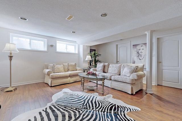 68 Longmore St, House detached with 3 bedrooms, 3 bathrooms and 4 parking in Toronto ON | Image 8