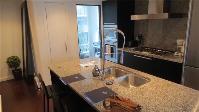 501 - 708 Burdett Ave, Condo with 1 bedrooms, 1 bathrooms and 1 parking in Victoria BC | Image 2