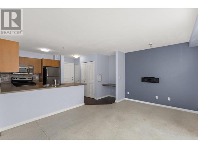 301 - 533 Yates Rd, Condo with 1 bedrooms, 1 bathrooms and 1 parking in Kelowna BC | Image 4